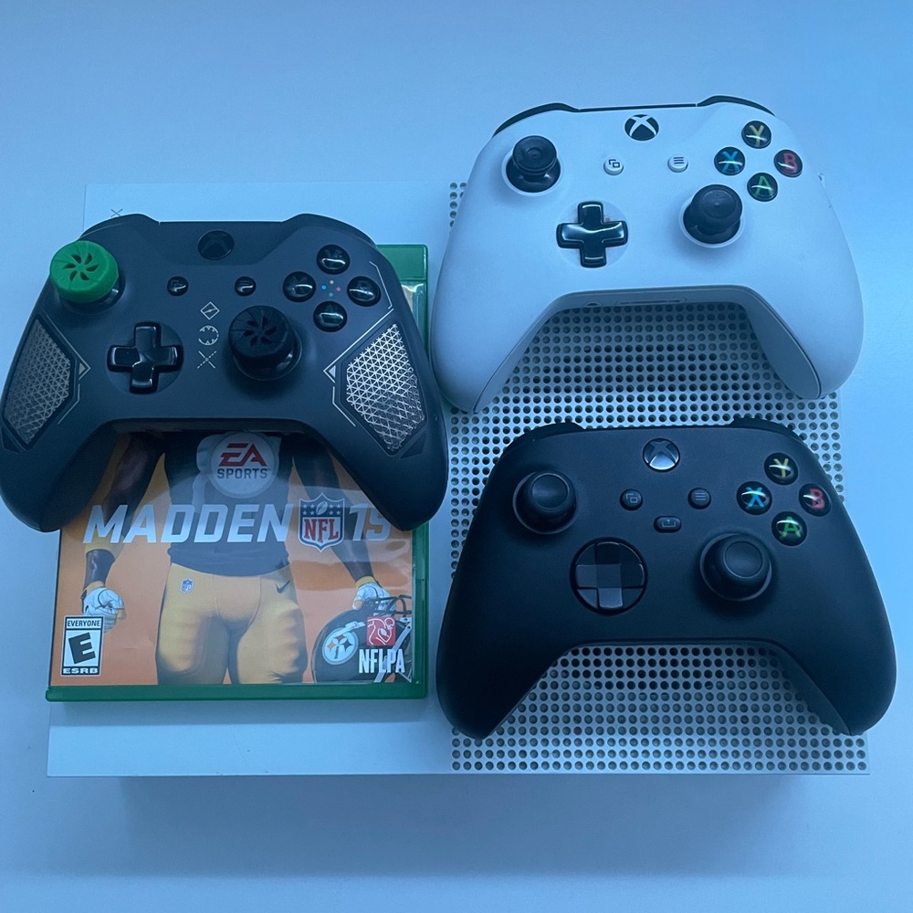 It’s a white Xbox one s it’s white with other thing’s included
